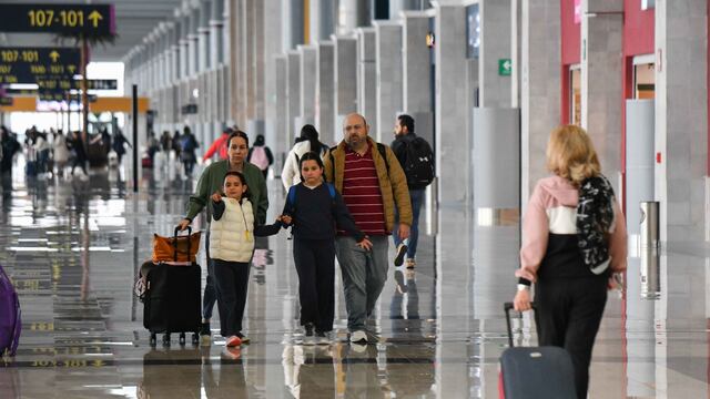 Actividad en la terminal de pasajeros del Aeropuerto Internacional Felipe Ángeles (AIFA)