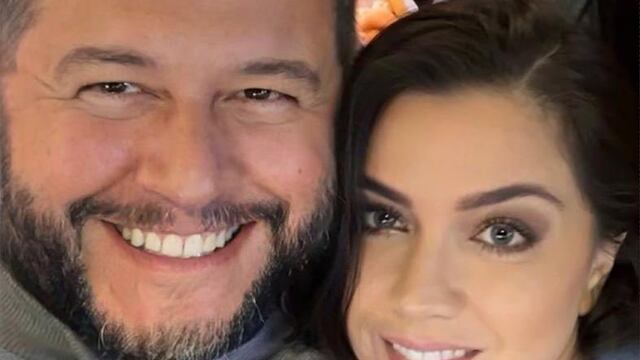 José Ramón LÓPEZ Beltrán con su esposa Carolyn Adams