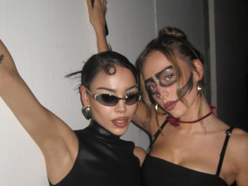Danna Paola se reencuentra con Ester Expósito.