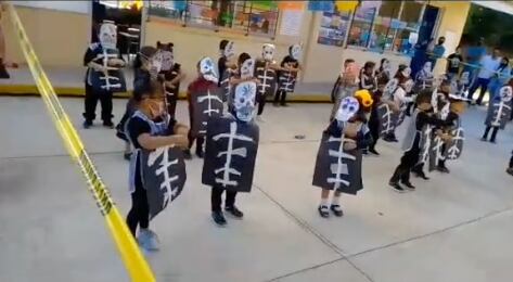Niño se queda dormido en bailable
