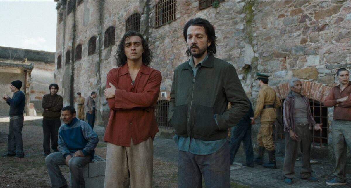 El beso de la mujer araña con Jennifer Lopez, Diego Luna y Tonatiuh Elizarraraz estrena tráiler que promete una exitosa película