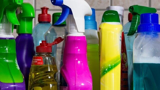 ¿Es verdad que los desinfectantes domésticos pueden matar el coronavirus?