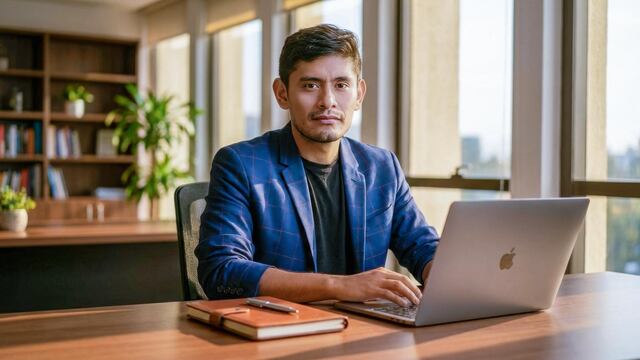 Escritor mexicano Emilio Calderón presenta “Casa Sola” en encuentro literario en Paraguay.