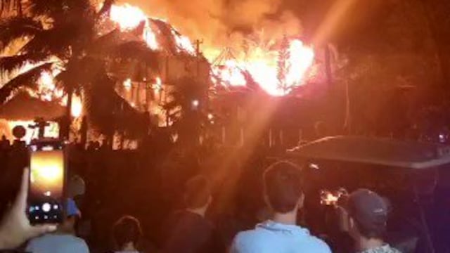 Incendio en hoteles Tortugas y Mawimbi de Holbox