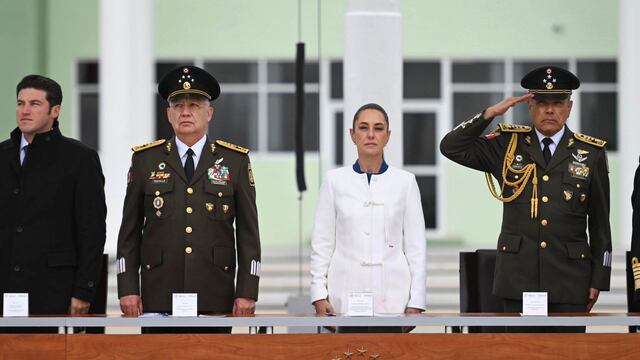 Claudia Sheinbaum, Presidenta de México, y Ricardo Trevilla Trejo, secretario de la Defensa Nacional, encabezaron el 112 aniversario del Día del Ejército Mexicano”, también estuvo presente el gobernador de Nuevo León