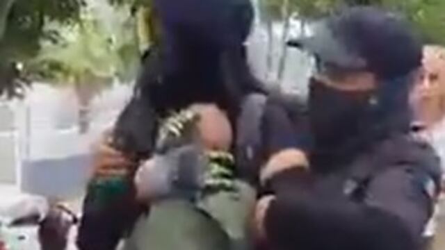 Detienen a mujer con bebé durante protesta feminista en Jalisco