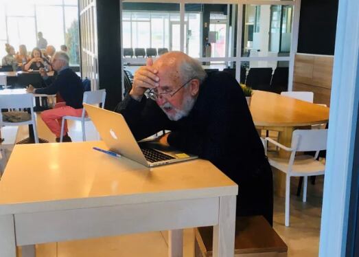 El científico Michel Mayor al enterarse que ganó el Premio Nobel de Física 2019.