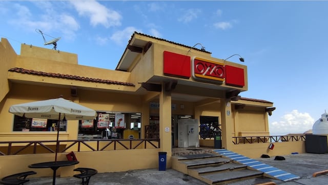 Oxxo con vista al mar en Puerto Vallarta