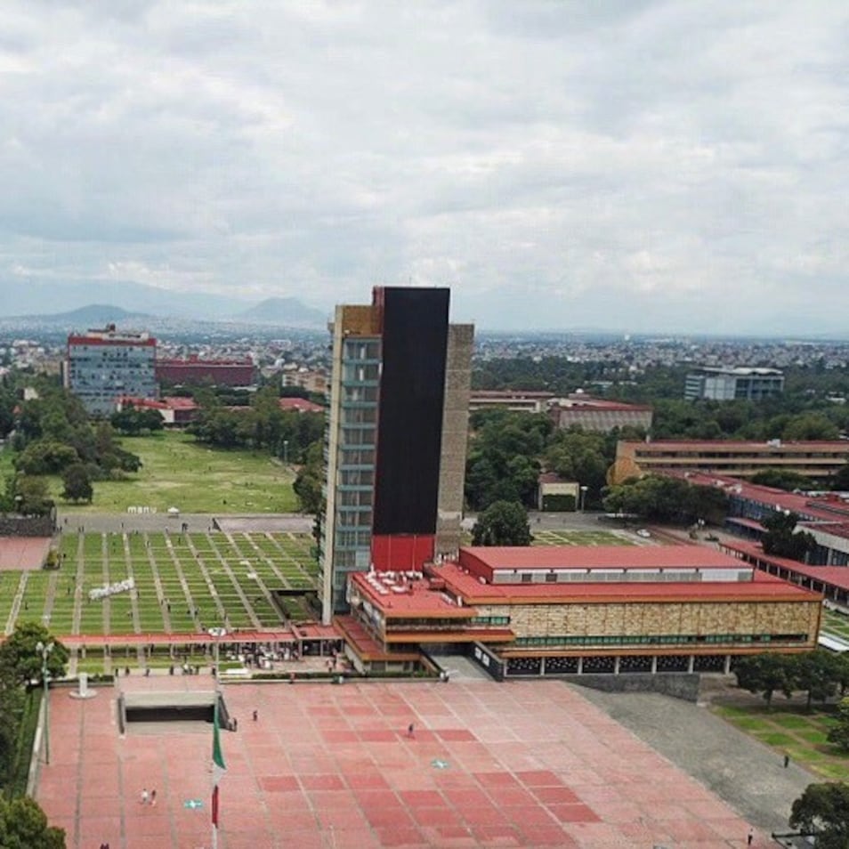 Alumnos de UNAM e IPN marchan a Rectoría de CU por seguridad, movilidad y transparencia