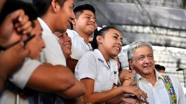 AMLO entrega programas sociales en Yucatán.
