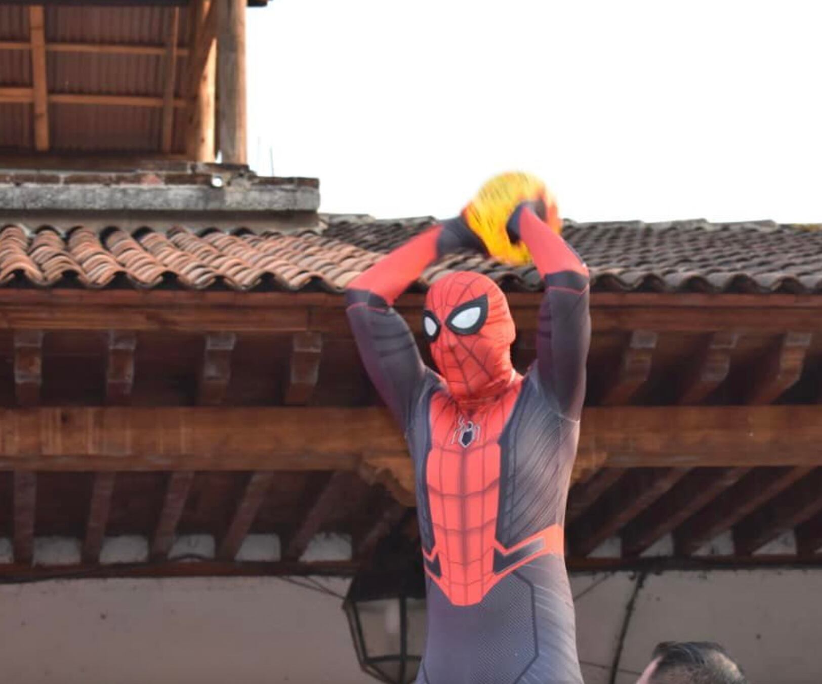 Arturo Estrada Barriga como Spider-Man