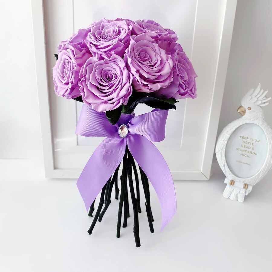 Hoy 9 de noviembre se regalan flores moradas