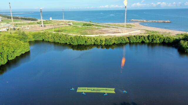 Protesta Greenpeace en refinería Dos Bocas