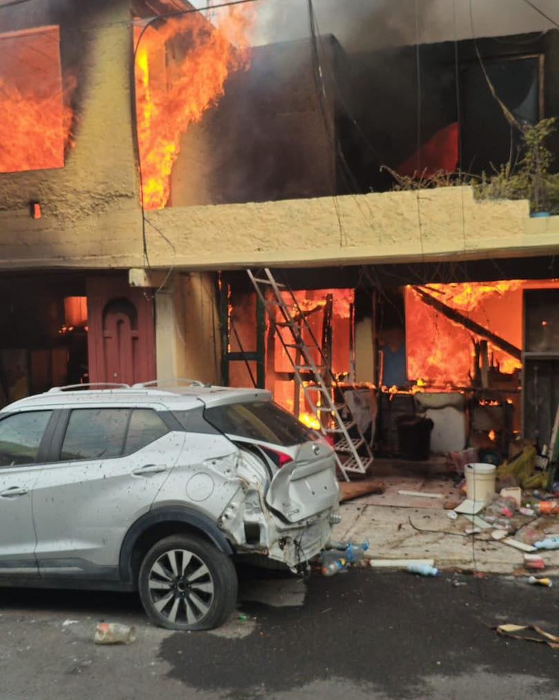 Iztapalapa: incendio deja un muerto y un herido; lo provocó una veladora