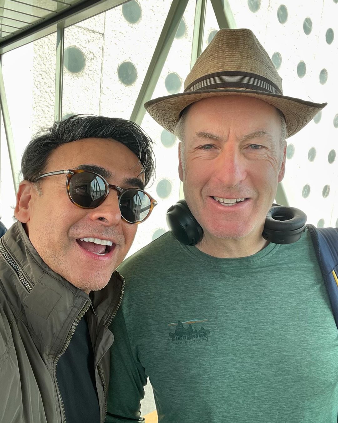 Adal Ramones y Bob Odenkirk