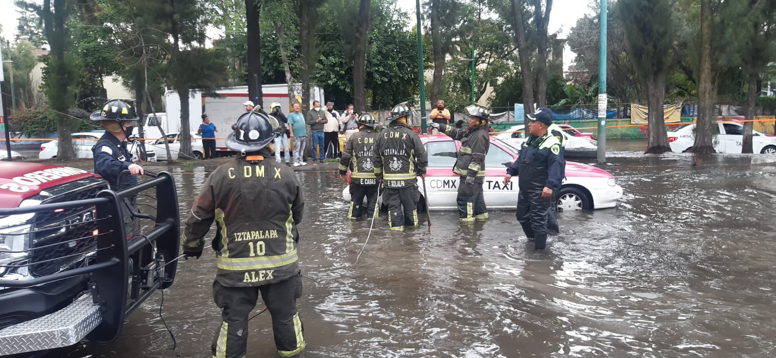 Fuga de agua en Iztapalapa/Twitter
