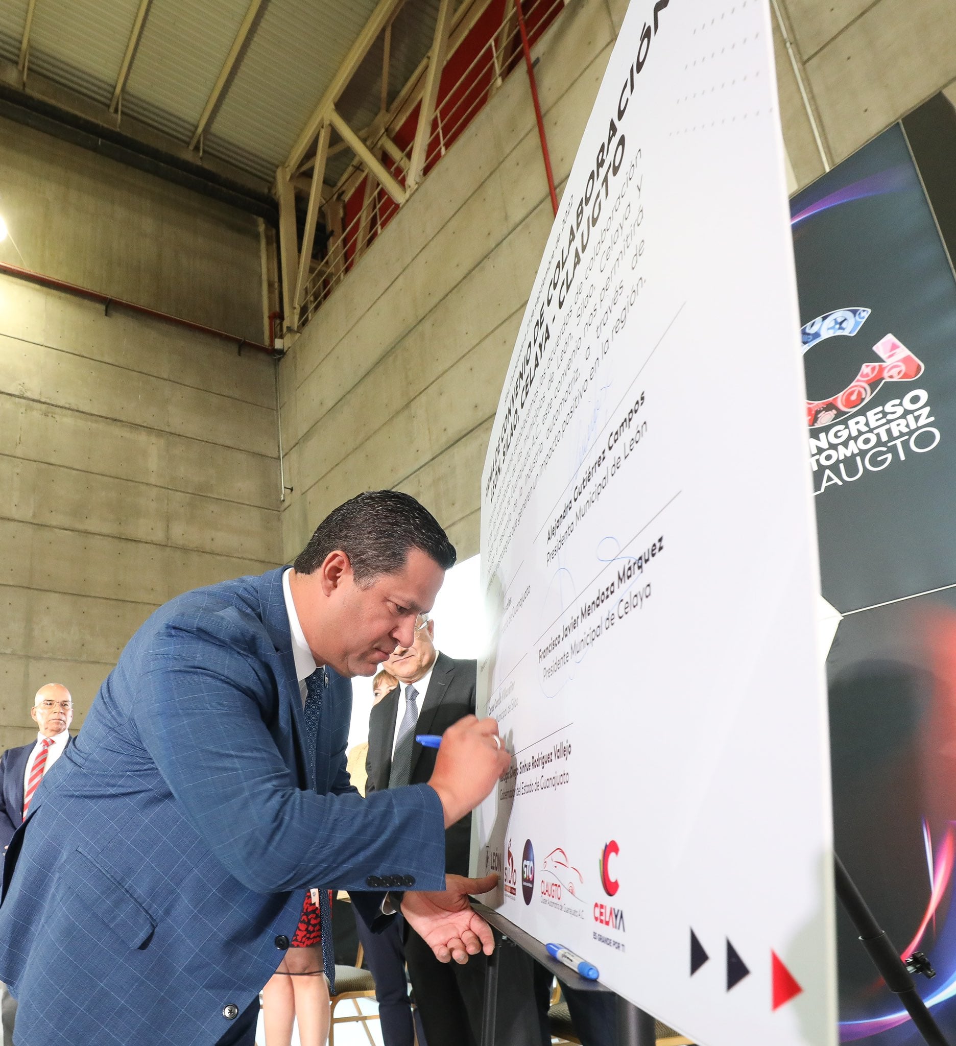 Diego Sinhue en 9º Foro de Proveeduría Automotriz