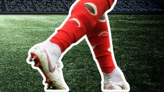 Jugadores y sus calcetas cortadas de la pantorrilla