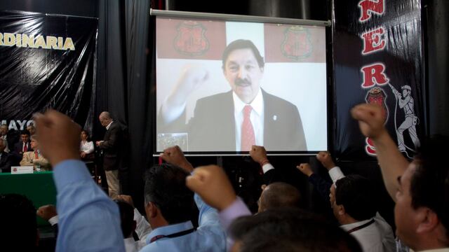 Napoleón Gómez Urrutia. Si planes para regresar a México.