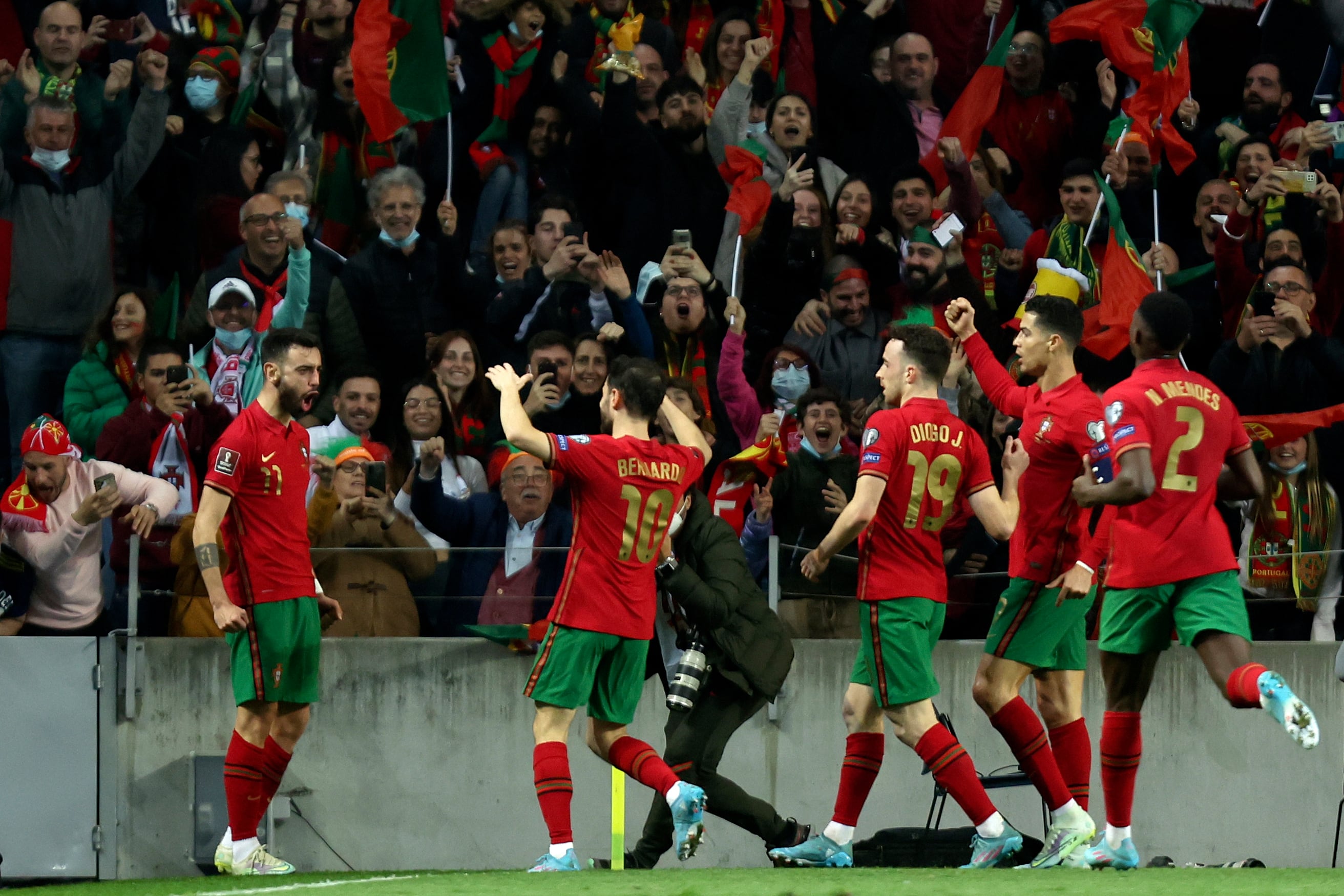 Selección de Portugal celebra su pase al Mundial (Foto: AP)