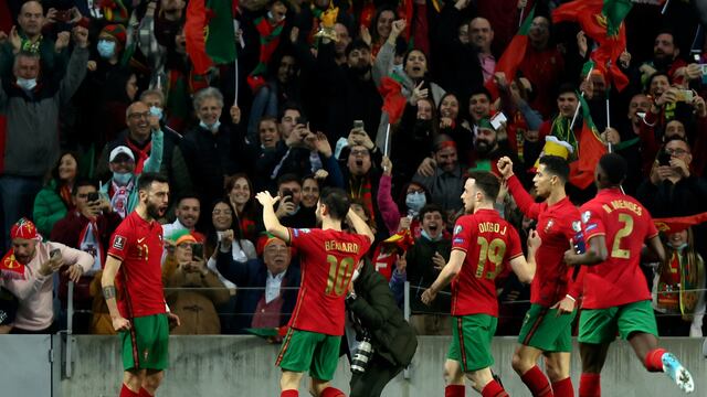 Selección de Portugal celebra su pase al Mundial (Foto: AP)