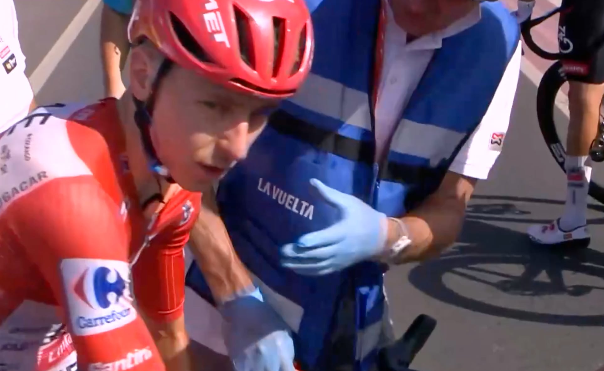 Tadej Pogacar sufrió una caída en la Vuelta a España