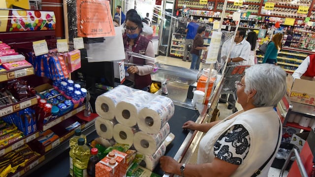 Adultos podrán regresar a Walmart