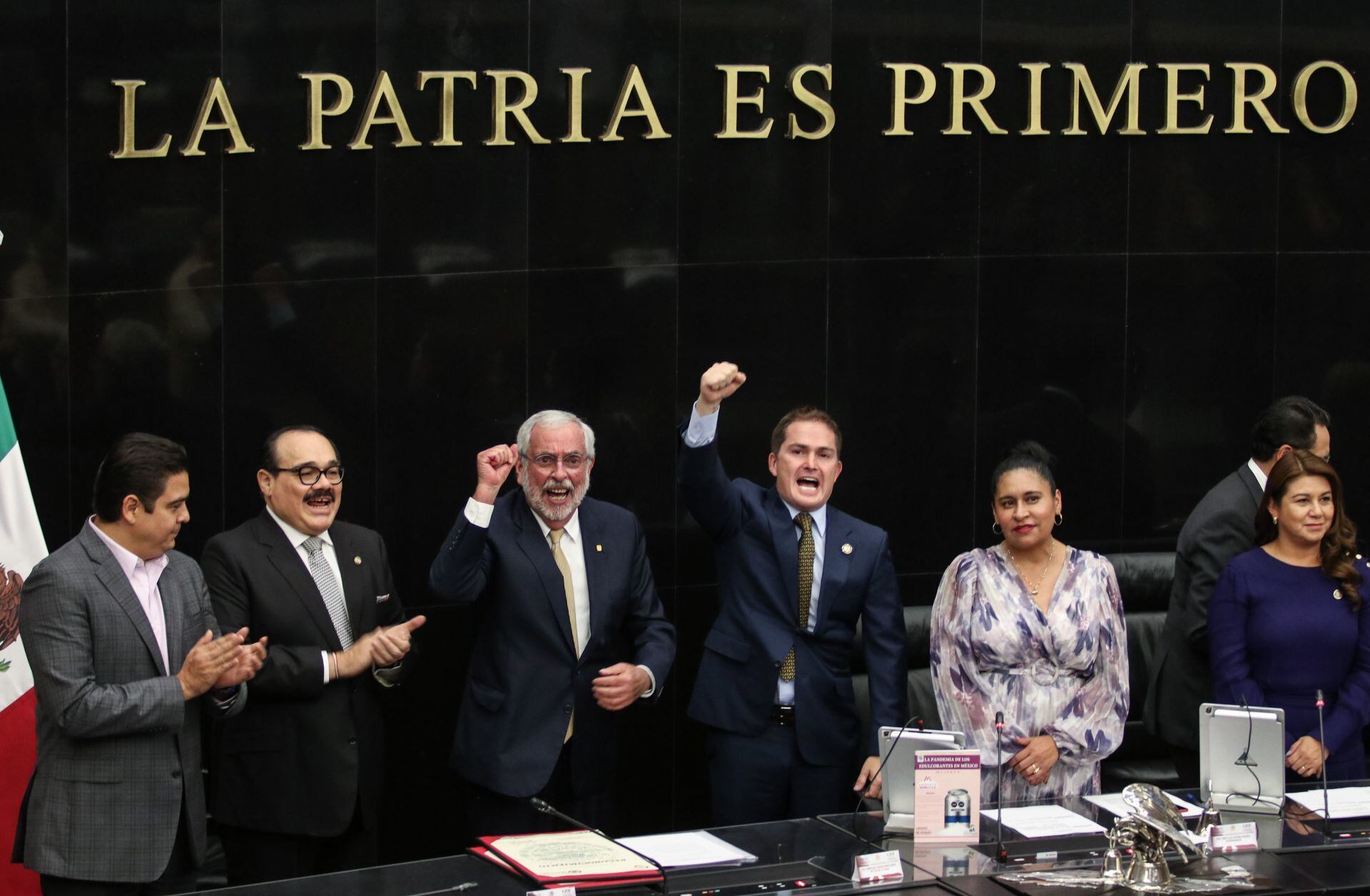 Enrique Graue recibió reconocimiento en la Cámara de Senadores