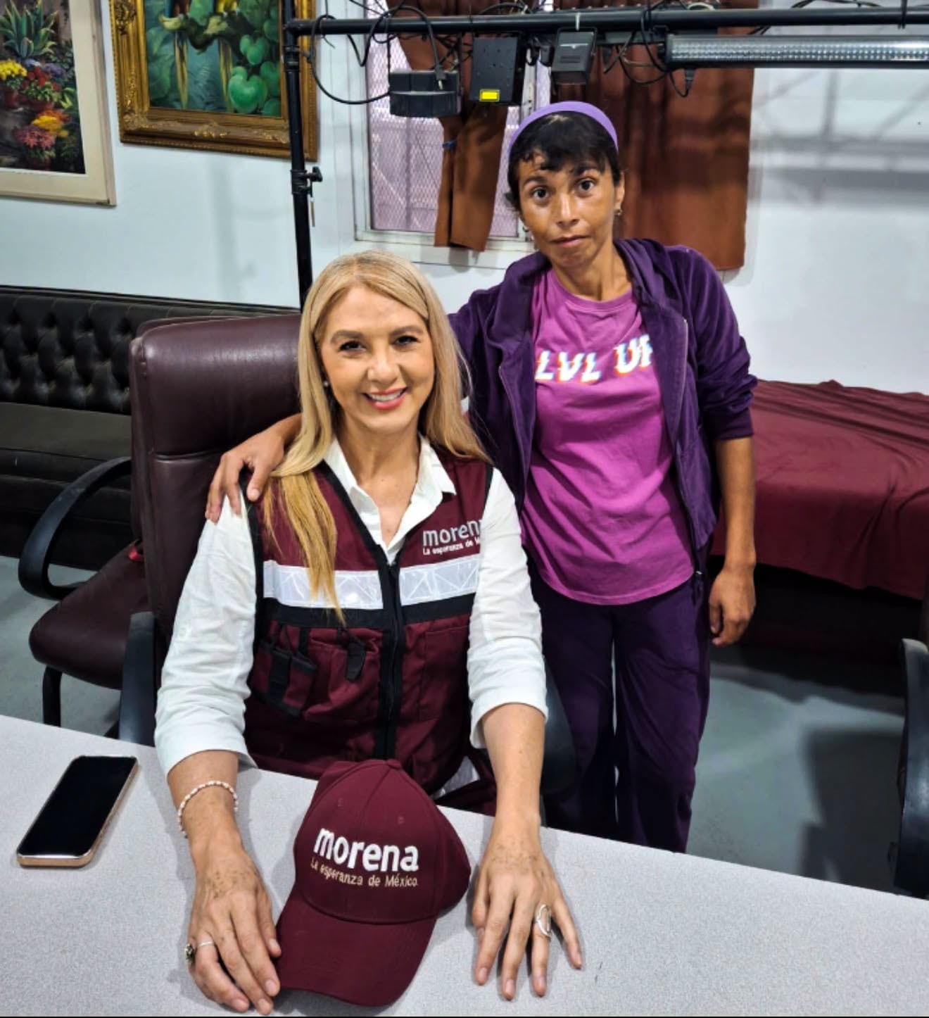 Difunden video de Meli Espinoza, aspirante de Morena en Tijuana, recibiendo masaje en su oficina