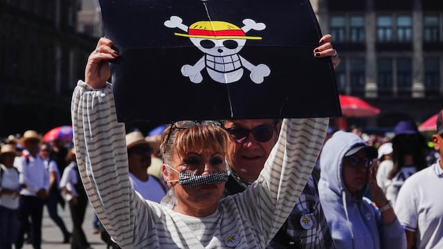 Cientos de personas, en su mayoría jóvenes, acudieron a la marcha de la Generación Z portando banderas y carteles en protesta contra el gobierno