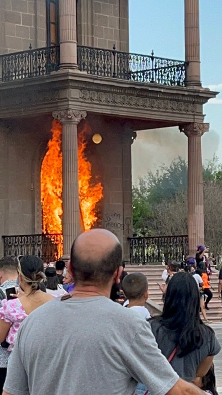 Puertas del Palacio de Gobierno en Monterrey