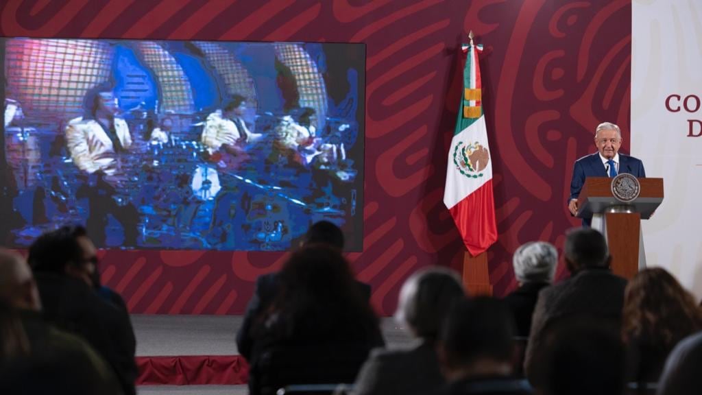 AMLO responde a Estados Unidos con canción de Chico Che por políticas energéticas