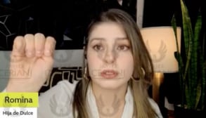 Romina Mircoli realiza señal universal de auxilio