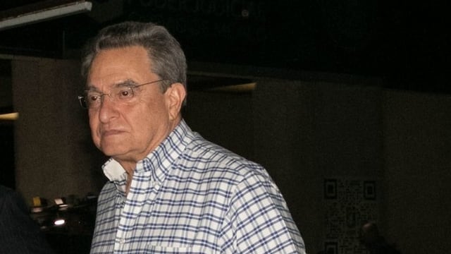 Pío López Obrador se dice víctima y exige una millonaria indemnización a Carlos Loret de Mola y Latinus.