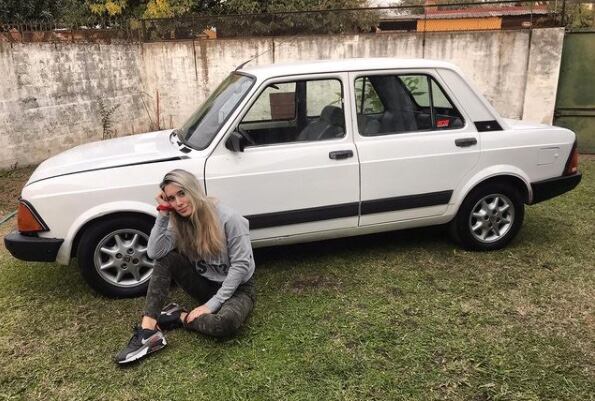 Luli y su carro Fiat 128