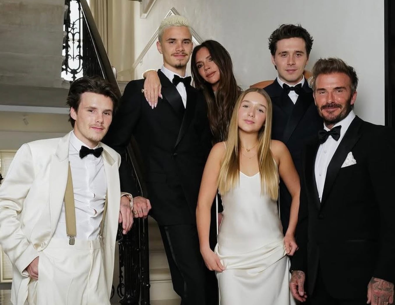 David Bekcham y Victoria Beckham con sus 4 hijos