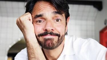 Eugenio Derbez bromea a Alessandra Rosaldo