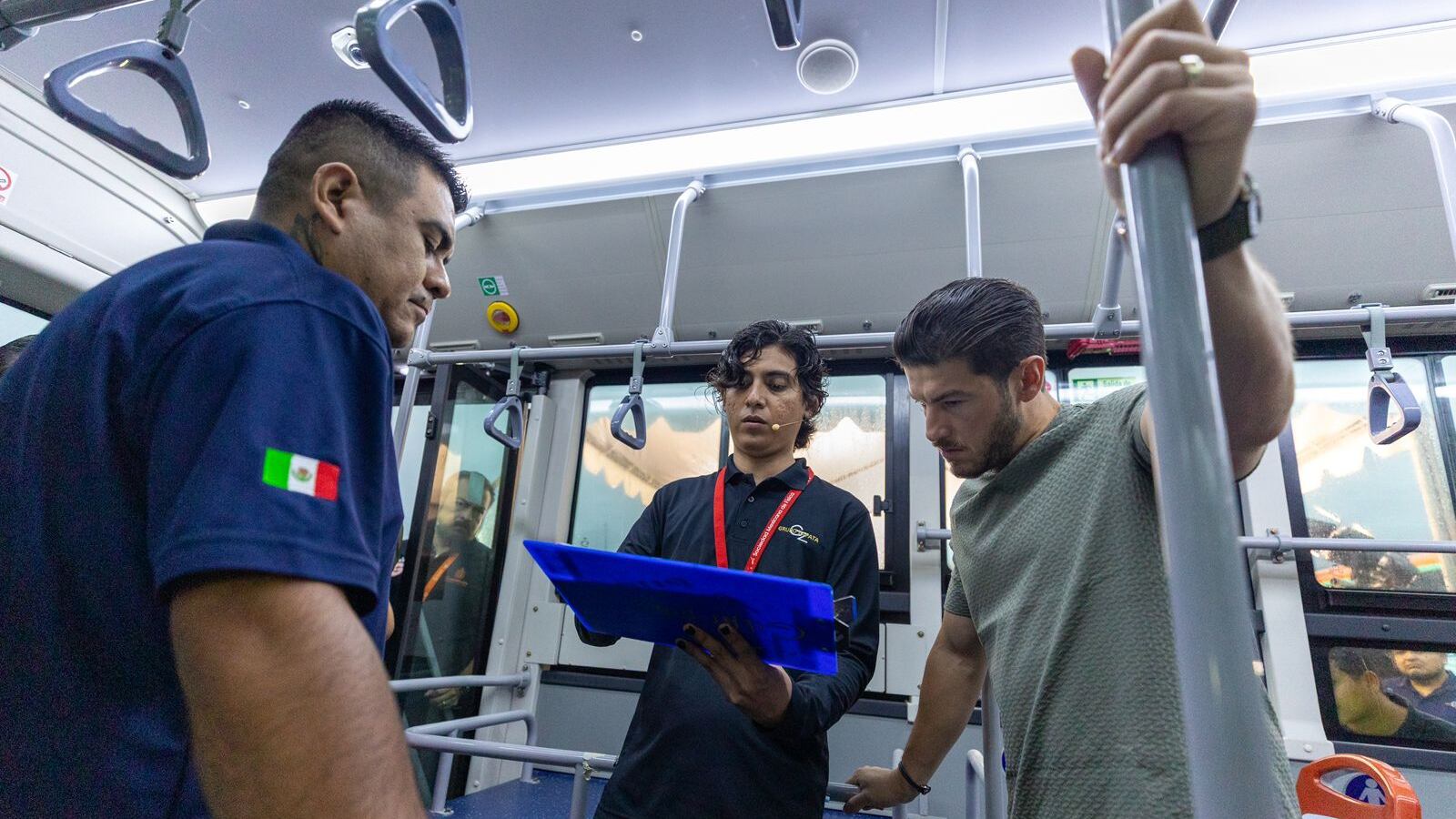 Samuel García pone en marcha la Ruta 172 Cometas con 30 nuevos camiones para mejorar el transporte público en Nuevo León