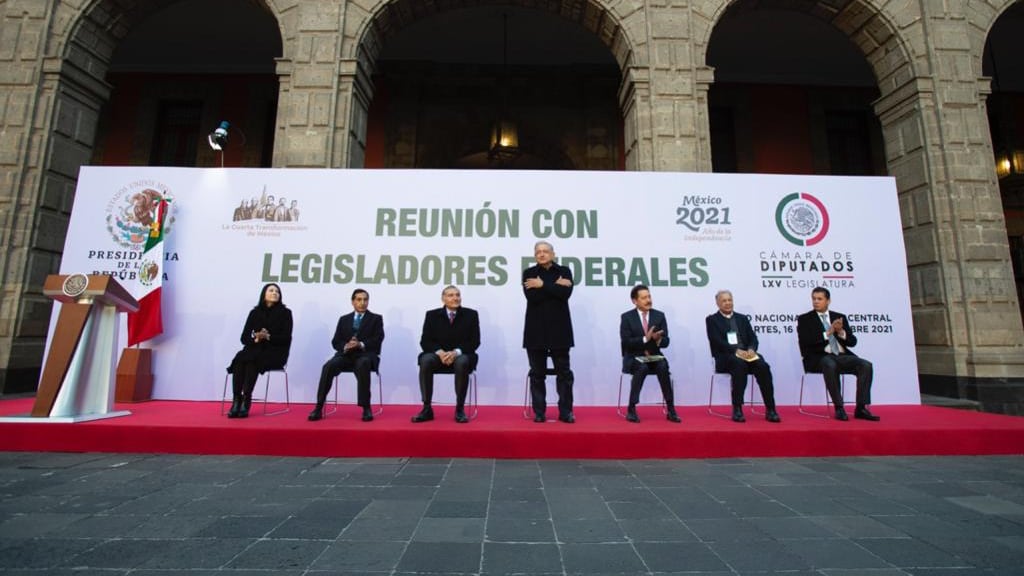 AMLO se reunió con diputados de Morena, PT y Verde en Palacio Nacional