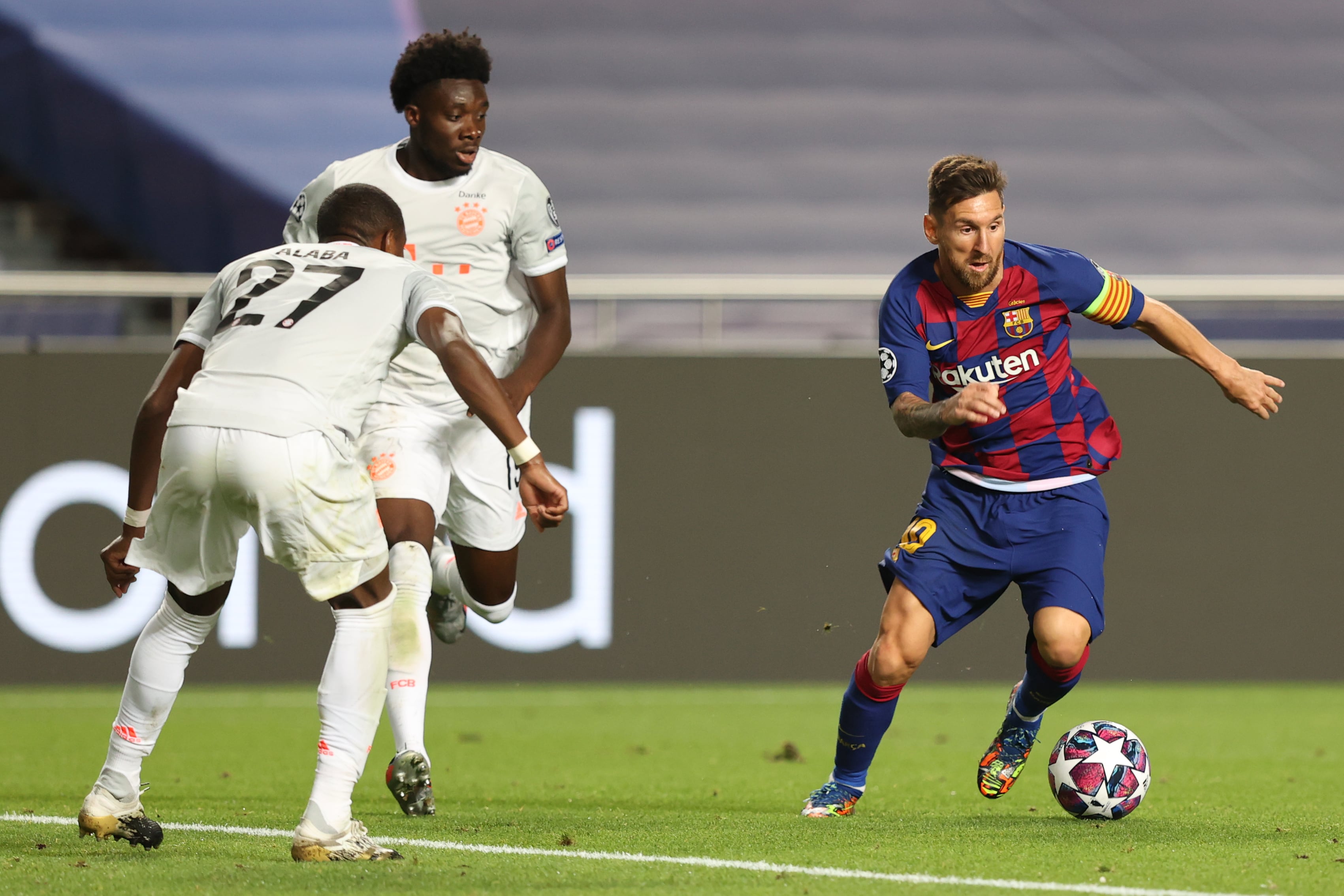 Davies y Messi