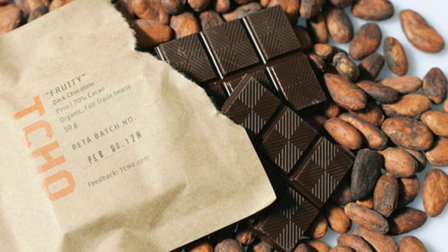 Cacao y barra de chocolate