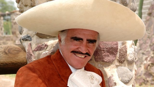 Vicente Fernández, Cantante.