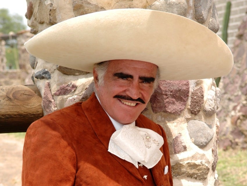Vicente Fernández, Cantante.