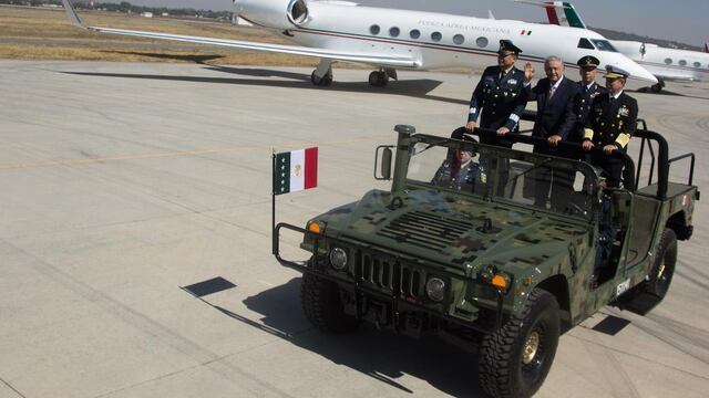 Andrés Manuel López Obrador con la Fuerzas Armadas