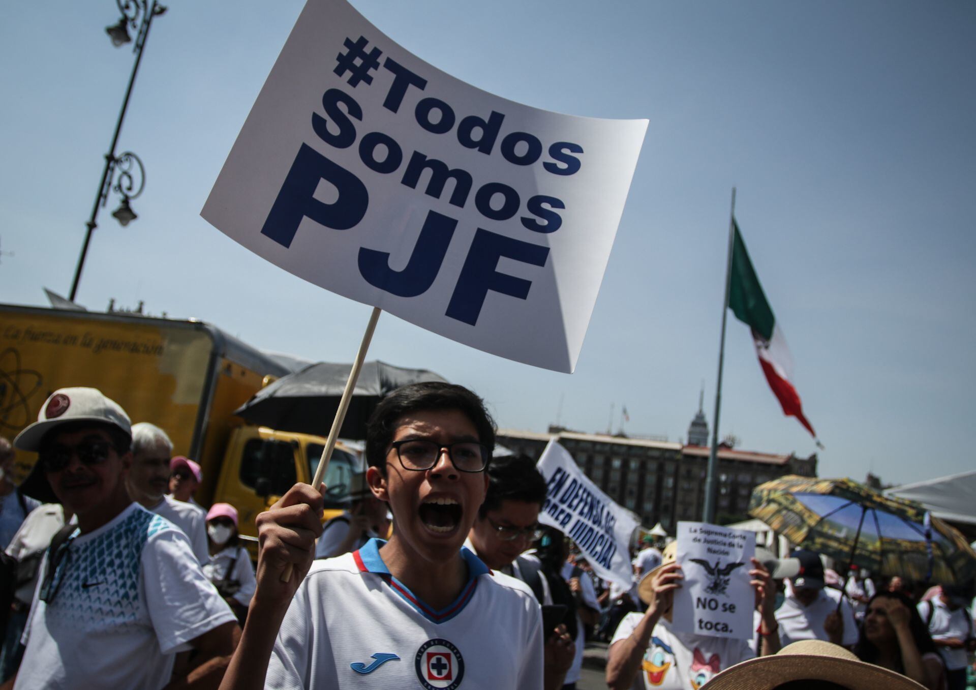 Trabajadores del Poder Judicial de la Federación (PJF) realizan marcha pacífica