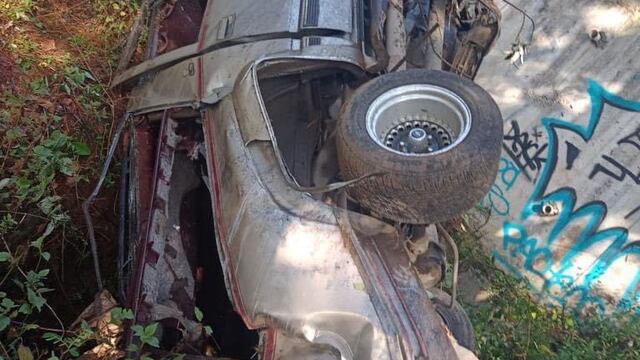 Autopista México-Toluca, hay 2 muertos por camioneta qua cayó a una barranca