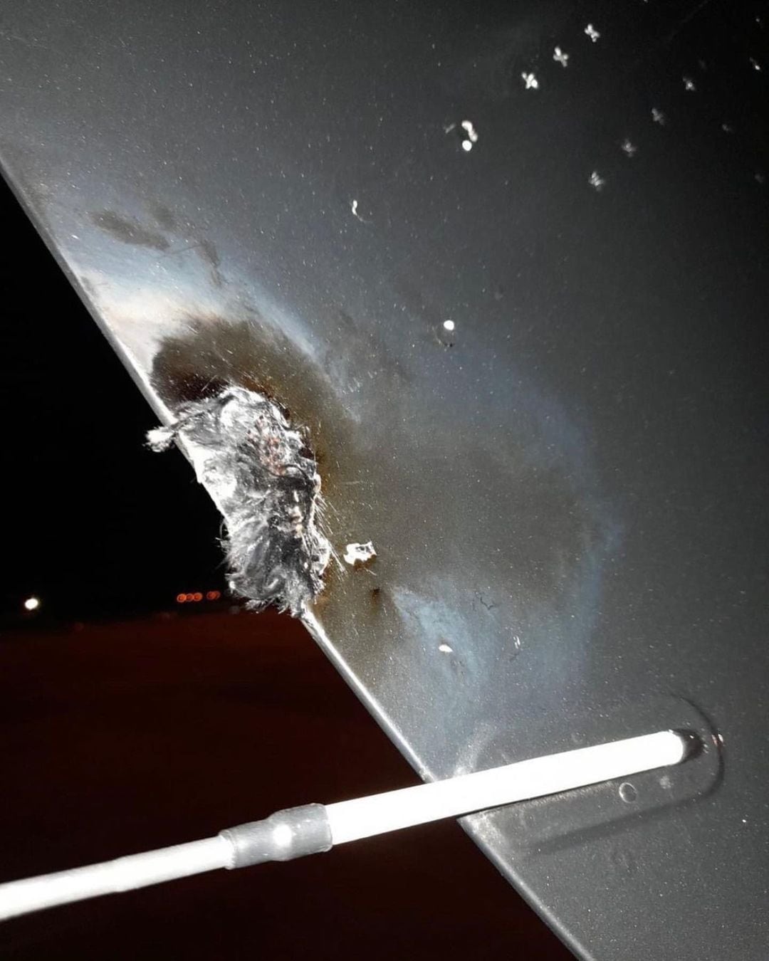 Impacto del rayo en el avión de Miley Cyrus