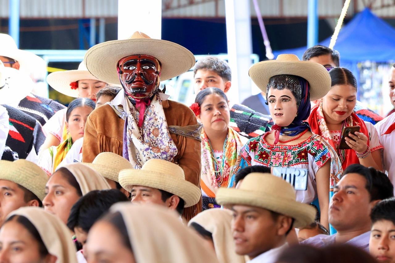 Salomón Jara Cruz inaugura el Festival del Mole de Caderas 2025