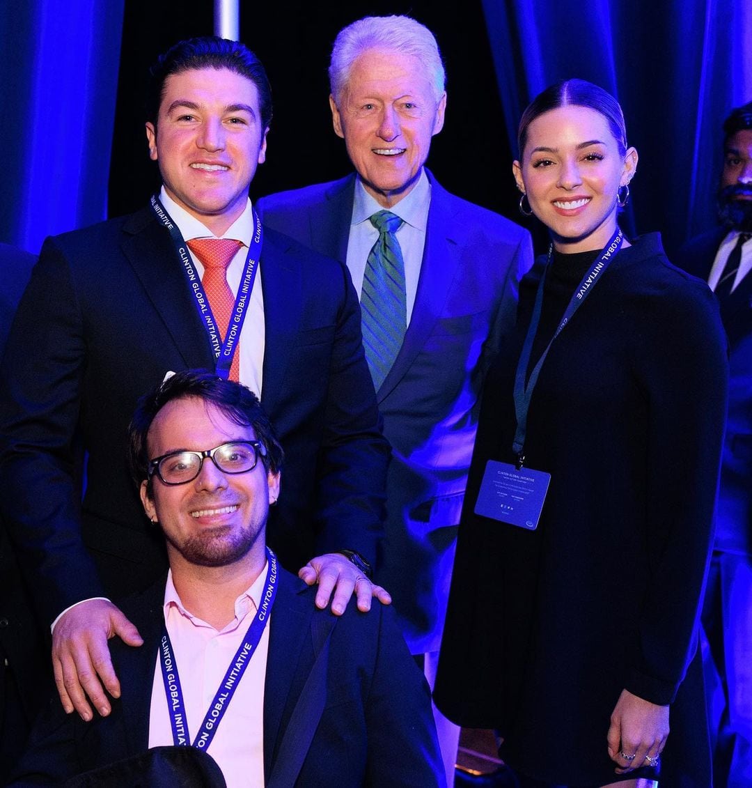 Samuel García, Mariana Rodríguez y el expresidente de Estados Unidos, Bill Clinton
