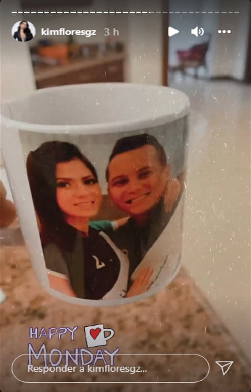 Kimberly Flores, taza